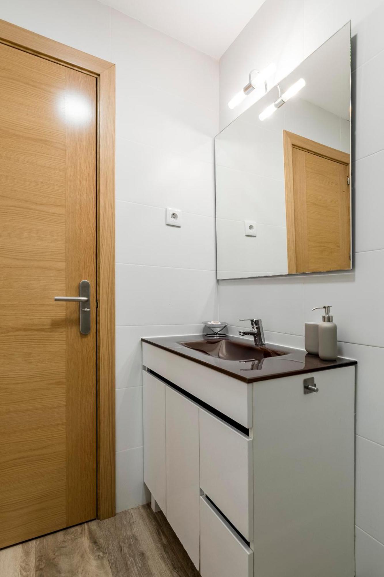 Charming Madrid Numancia Apartment Bagian luar foto